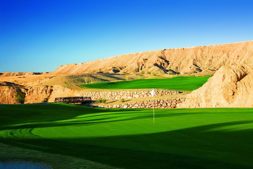 Conestoga Golf Club back nine with water feature and desert mountain views in Mesquite Nevada